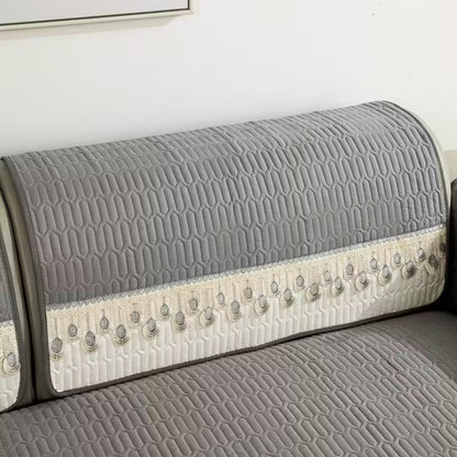 Cubre Sofá Acolchado con Bordado de Plumas