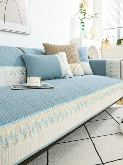 Cubre Sofá Acolchado con Bordado de Plumas